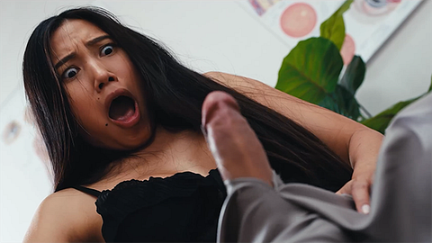 May Thai 服用 Futa 药丸——棕色亚洲人 Pinay Thai 长出 Futanar快照图
