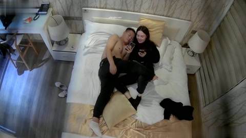 商务酒店摄像头偷拍 猥琐男和漂亮美女同事开房床头干到床尾快照图