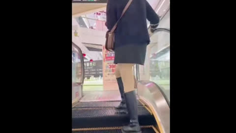 兄弟出差我带她老婆商场购物在试衣间操她好刺激快照图